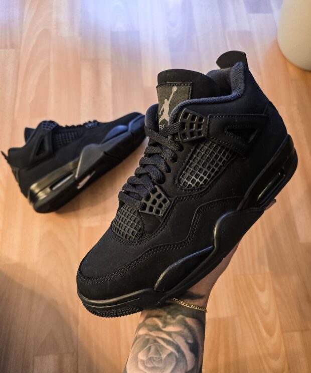 Retro 4 Black Cat